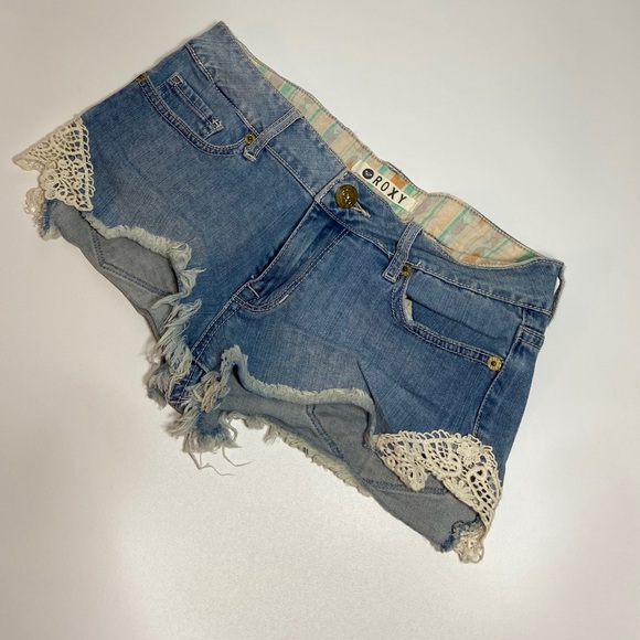 Womens shorts with lace on each side - Picture 5 of 8